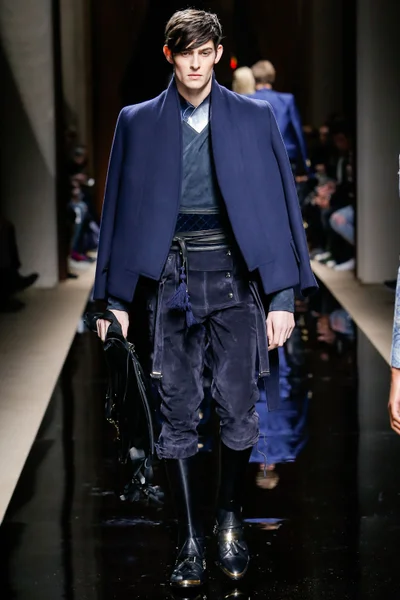 Look 32